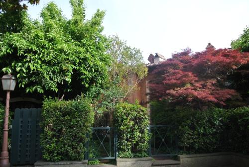 The Palatine Garden Apartment - image 6