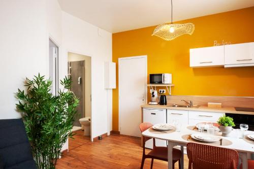 Cocon Marguerite - Appartement cosy - Idéal pro et cyclistes (Cocon Marguerite - Appartement cosy - Ideal pro et cyclistes) in มาแยน