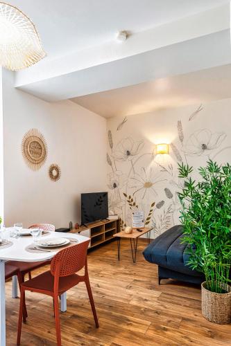 ห้องส่วนกลางสำหรับนั่งเล่น/ดูทีวี, Cocon Marguerite - Appartement cosy - Idéal pro et cyclistes (Cocon Marguerite - Appartement cosy - Ideal pro et cyclistes) in มาแยน