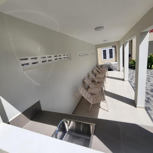 Tesis özellikleri, Sabana Studio's in Fontein