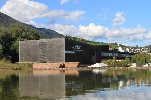 Attraksjoner i nærheten, Le Reflet du Lac in Saint-Blaise
