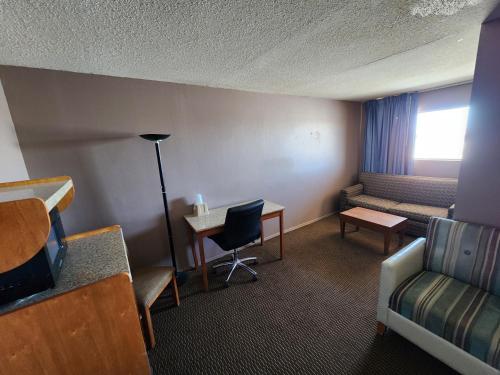 Satellite Inn - image 12