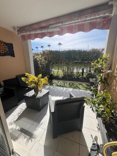 2P jardin Sud vue Lac avec piscine tennis parking privé - Location saisonnière - Le Cannet