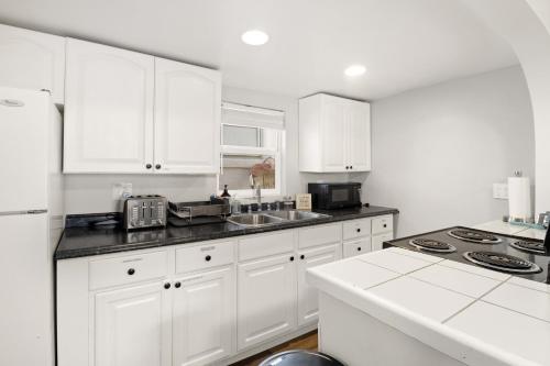 Charming, Historic! Walking Distance to Town! Charming, Historic! Walking Distance to Town!