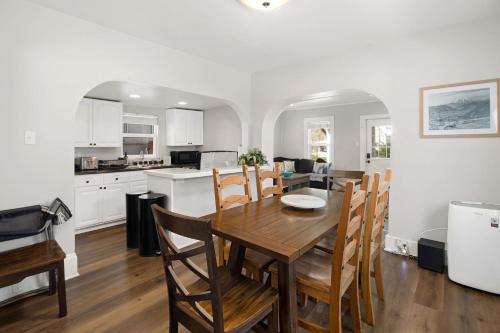 Charming, Historic! Walking Distance to Town! Charming, Historic! Walking Distance to Town!