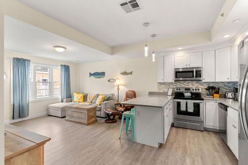 Fun Game Room Steps to Beach 2 Level Lux Condo in Hampton Beach