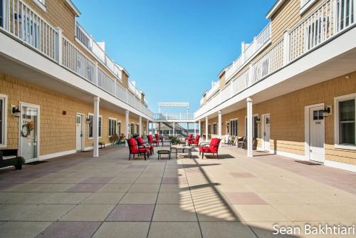 Fun Game Room Steps to Beach 2 Level Lux Condo in Hampton Beach