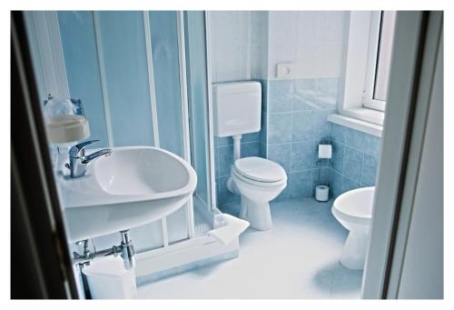 Single Room image 5
