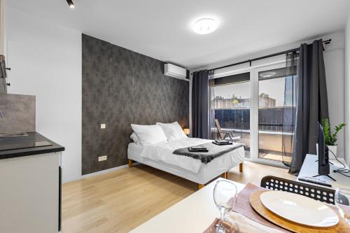 Slnecnice studio with parking 24 hour check in, Братислава