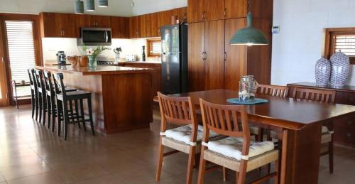 Caribbean Villa with pool and views in Port Elizabeth