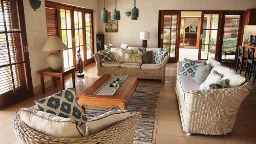 Caribbean Villa with pool and views in Port Elizabeth