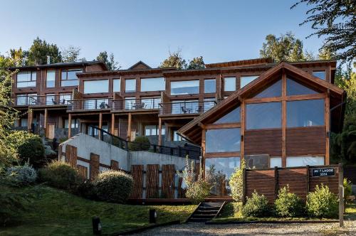 Apartment with Mountain View