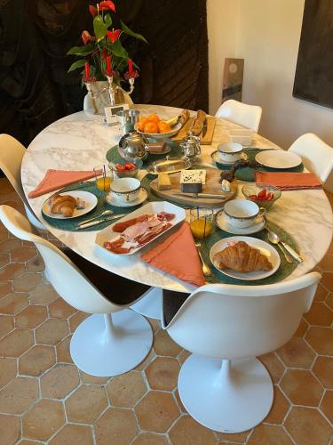 Їжа та напої, La Chaumière - petit-déjeuner inclus à 15 min de Versailles (La Chaumiere - petit-dejeuner inclus a 15 min de Versailles) in Montfort-l'Amaury