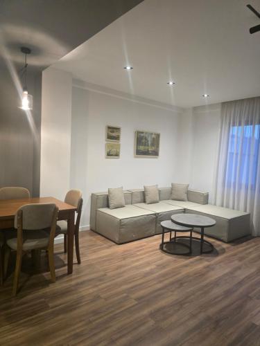 One-Bedroom Apartment image 5
