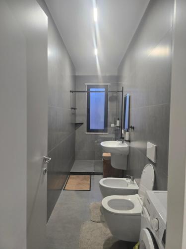 One-Bedroom Apartment image 9