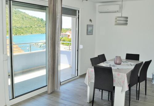  Apartments Zora in Rogoznica
