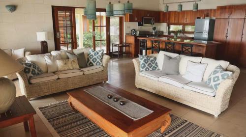 Caribbean Villa with pool and views in Port Elizabeth