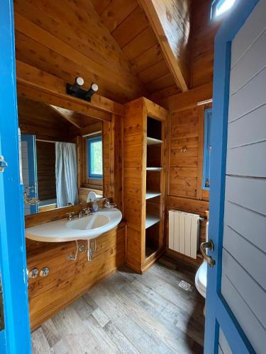 2 bunk beds