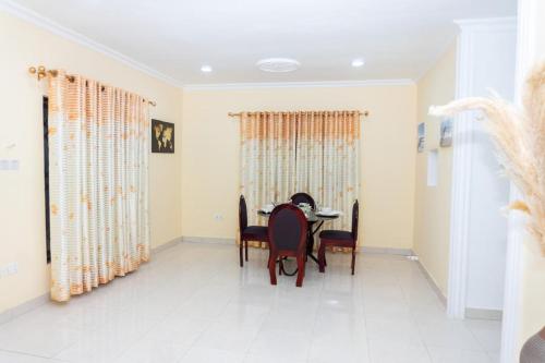 Beautiful, serene and relaxing, 3bd rm, 3 Guest in 阿布里