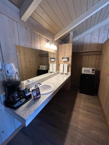 Bristlecone Motel