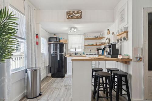 Lorraine's Landing 2 Min to Beach Pet-Friendly in Hampton Beach