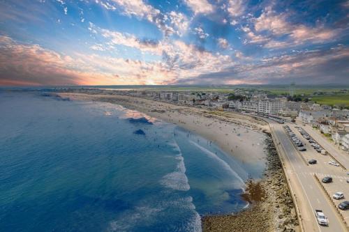 Lorraine's Landing 2 Min to Beach Pet-Friendly in Hampton Beach