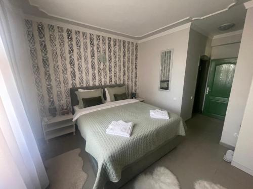 1 queen bed