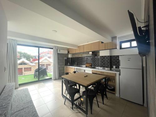 Vivisierras, Piso 3 frente al lago, centro Villa Carlos Paz, 2 dormitorios, 2 baños, pileta privada, premium