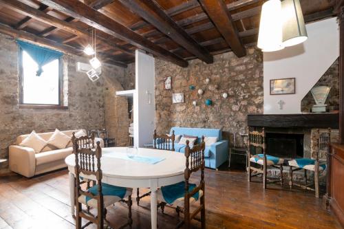 Maestosa Roccaforte dei Principi, 3 piani tutti per voi!