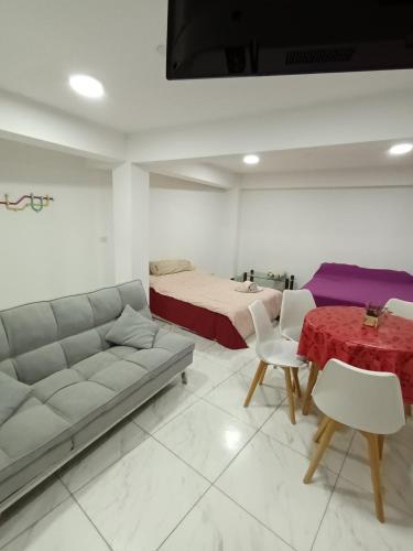 Alakalufes House