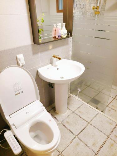 room detail thumbnail 2