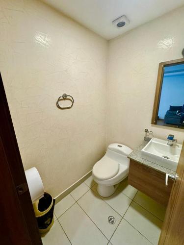 departamento con parqueadero en la carolina