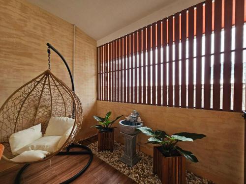 Shared lounge/TV area, Madugu Service Apartment near Payap University