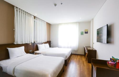 Pink Garden Hotel - image 4