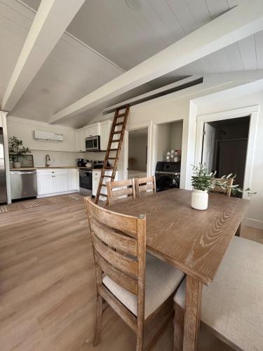 Luxury BoilingSprings Getaway