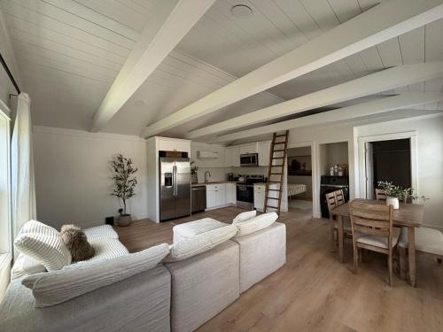 Luxury BoilingSprings Getaway