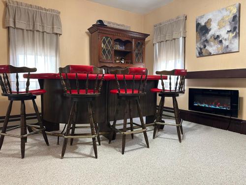 Big Old Farm House in เซลิงโกรฟ