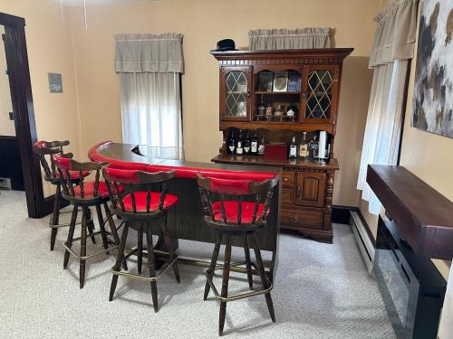 Big Old Farm House in เซลิงโกรฟ