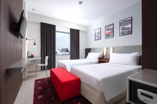Double or Twin Room room in Hotel Neo Candi Simpang Lima - Semarang by ASTON