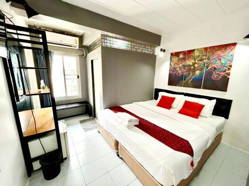 room detail thumbnail 1