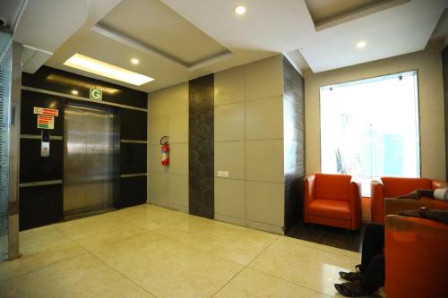 Lobby, Hotel Starlight Chennai near DLF,L&T,Miot,Tradecenter,Ramachandra medical coll in Chennai