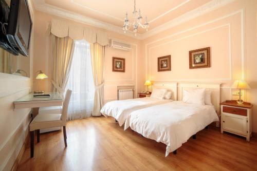 Hostal Adria Santa Ana - image 8