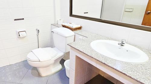 room detail thumbnail 2