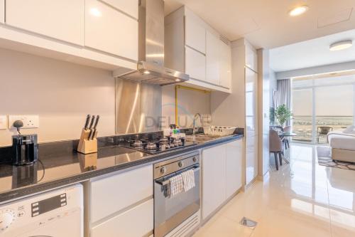 High-Rise Studio Near the Golf Club and Mall with a Community View,Damac Hills Artesia Tower D, Dubailand by Deluxe Holiday Homes, Dubai (foto 2)