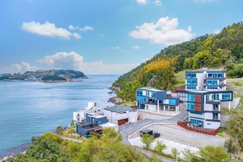 Geojae Sanggaksokeui Jip Pension - Jangmok branch in Jangmok-myeon