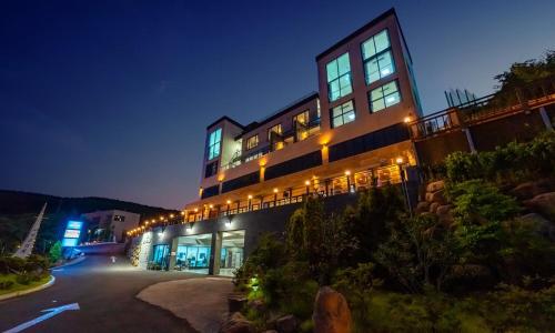 Tongyeong By the See Spa Pension in Yongnam-myeon