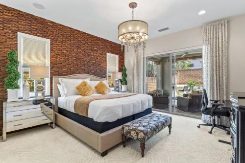 PGA Signature Luxury finishes and furnishings walk to ERNIES