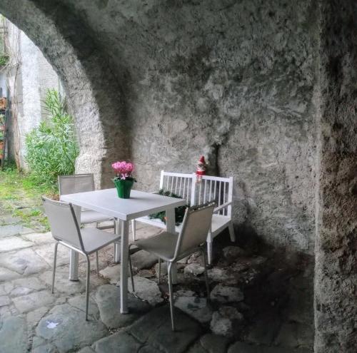 Сад, Maurizio nel Borgo Medievale in Комано