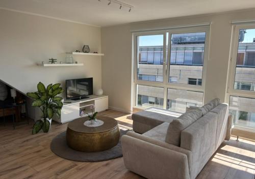 Zentrales, modernes Apartment mit Balkon, Küche & Garage, Drážďany (fotografie 3)