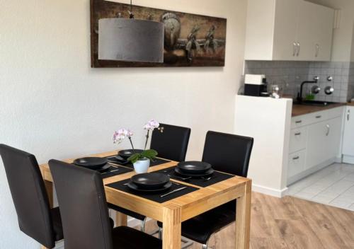 Zentrales, modernes Apartment mit Balkon, Küche & Garage, Drážďany (fotografie 7)